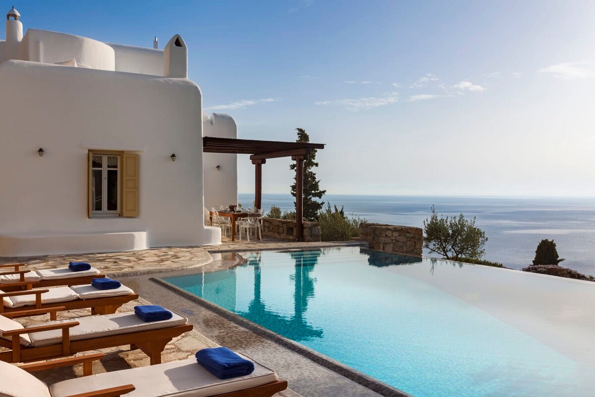 Stunning Villa with Amazing Sea View