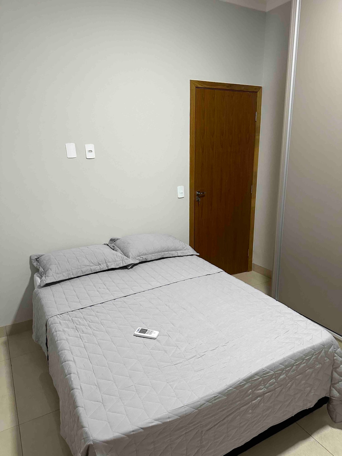 现代公寓，带空调2间卧室2个卫生间，距离H amor