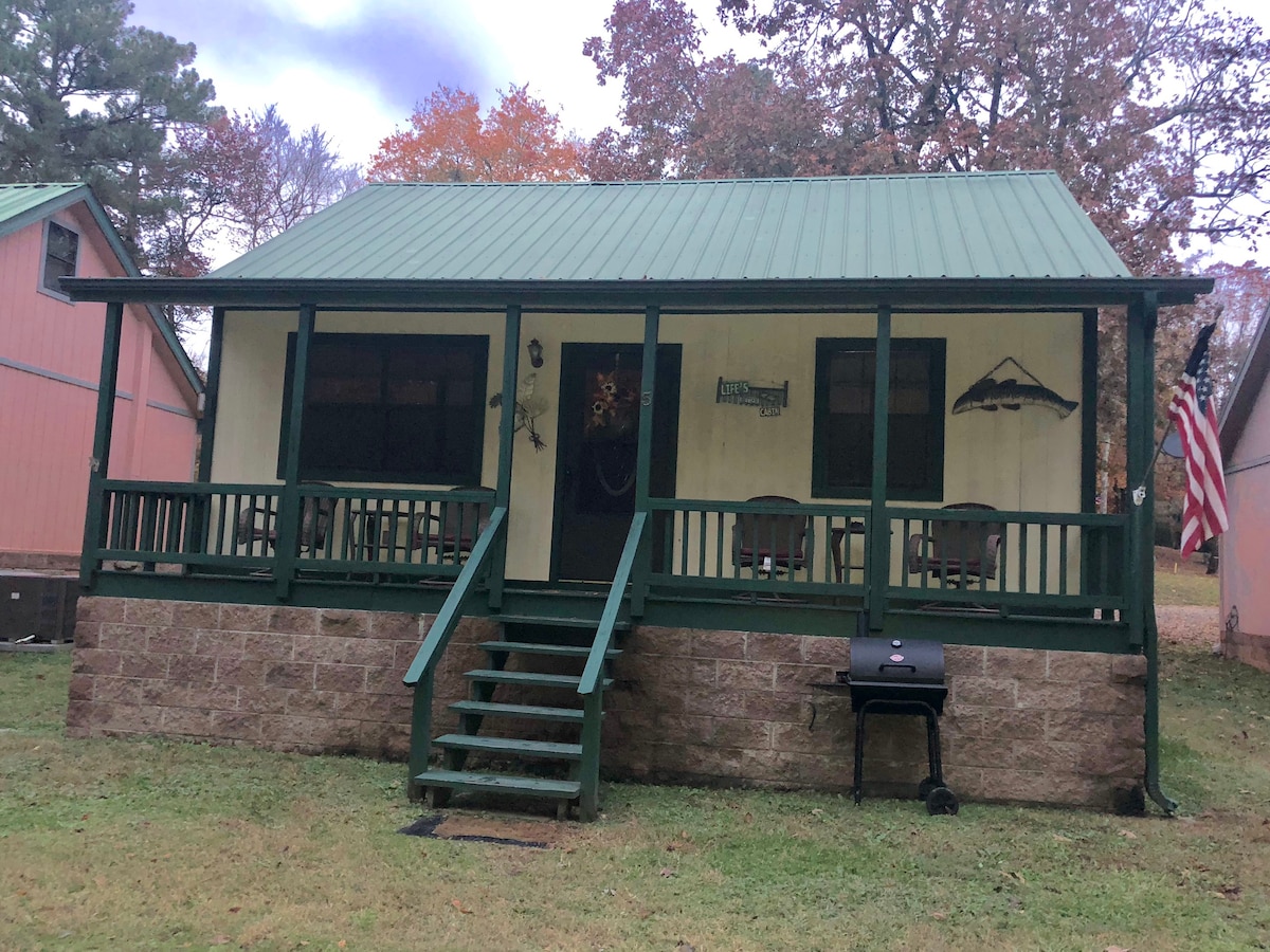 Cozy Cabin on Lake Hamilton w/Boat Slip