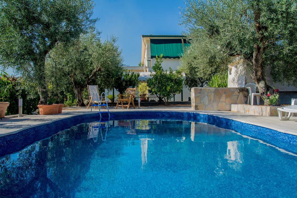 带游泳池的别墅「Collesanti度假房源」
