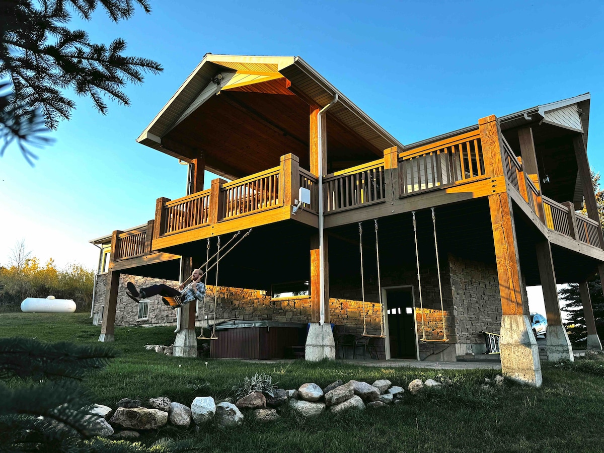 Bear Cub Lodge: 2 Families, Hot Tub, Beach Access