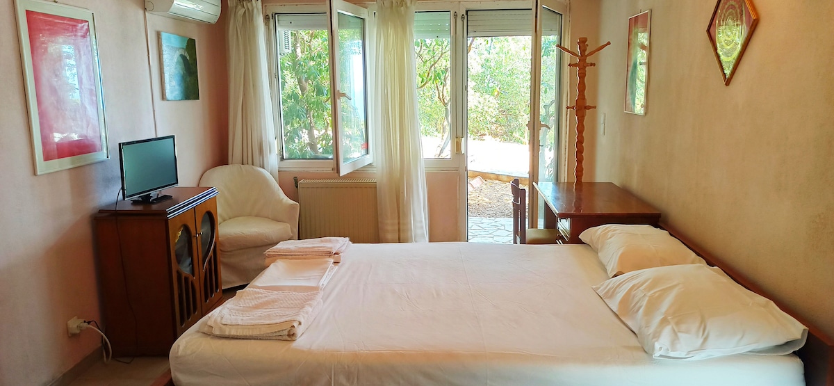 Beautiful guest house with garden and Seaview!