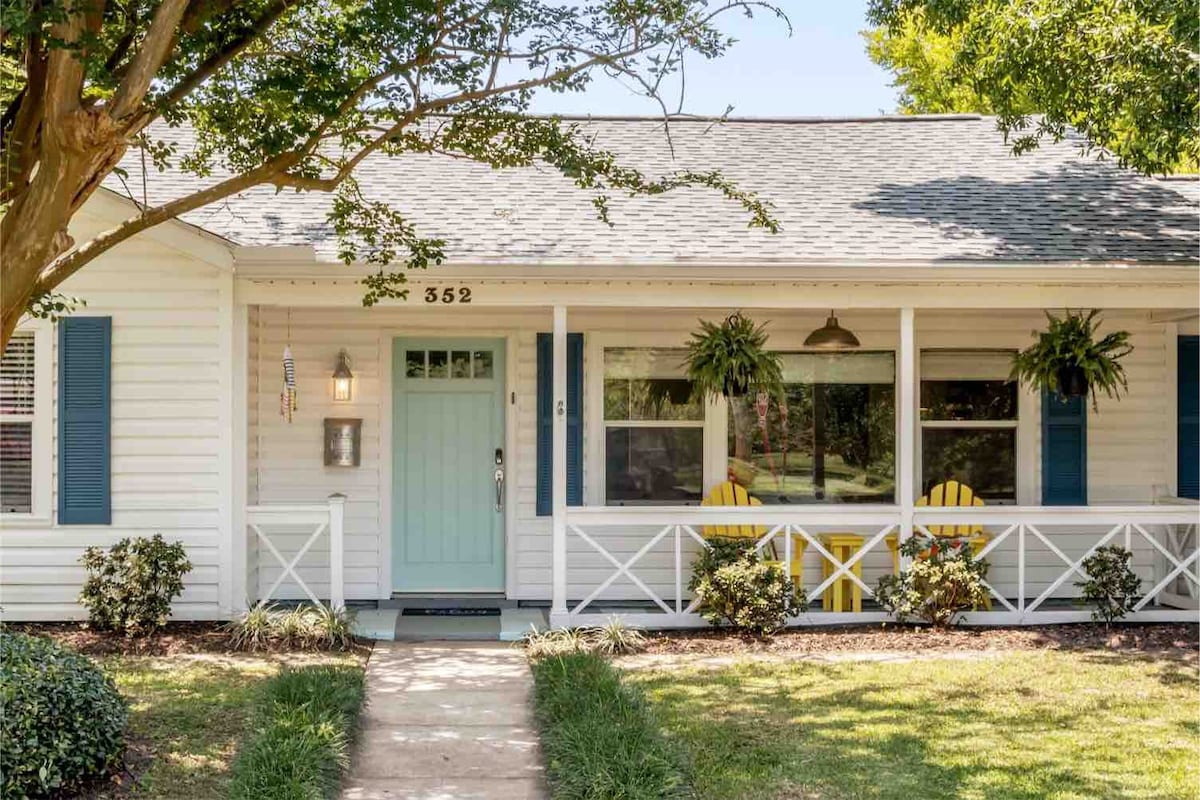 Cottage in Old Town! 3 King beds! Walk Everywhere!