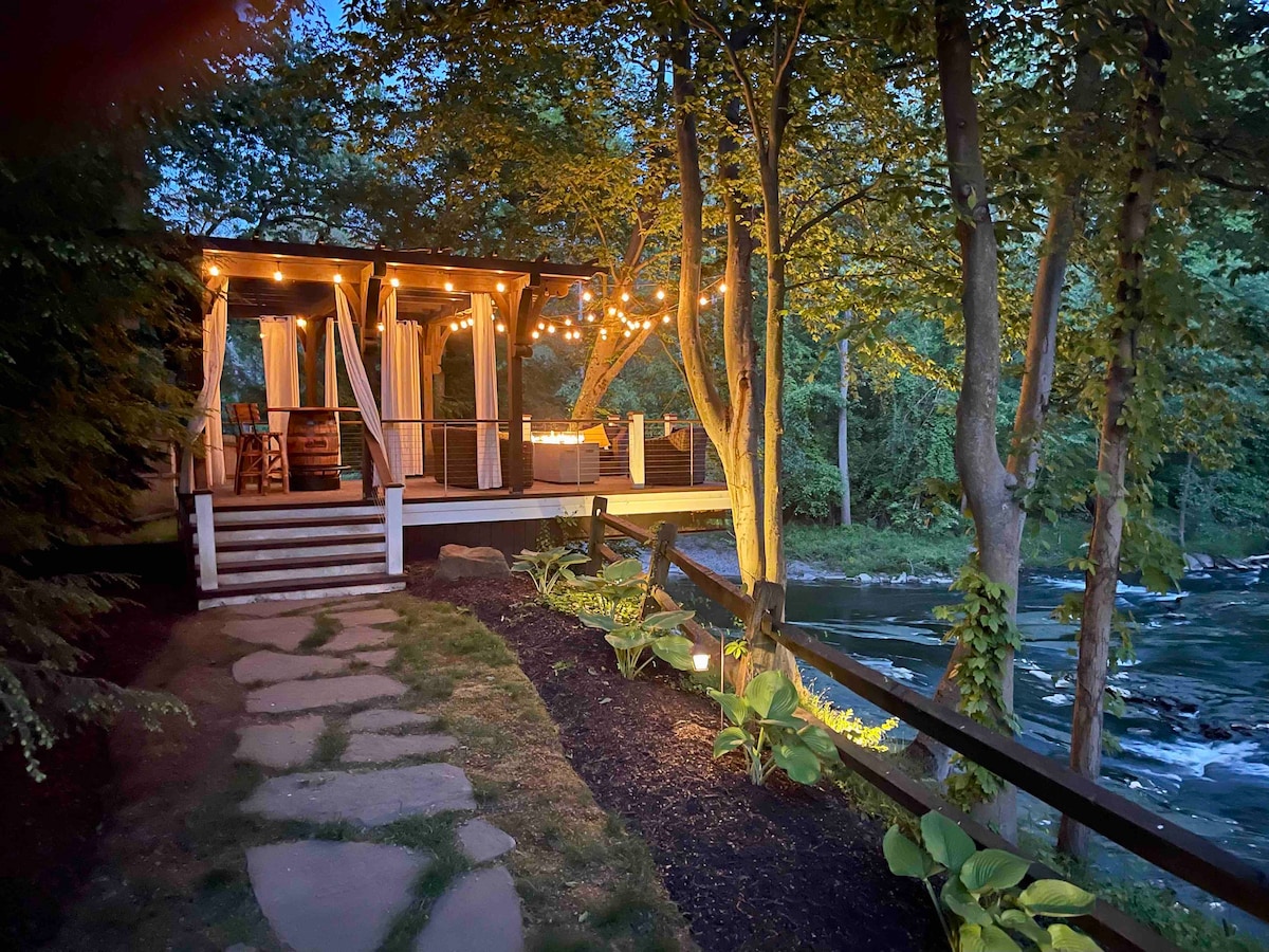 Valhalla - Luxury Riverfront Retreat w/ GuestHouse