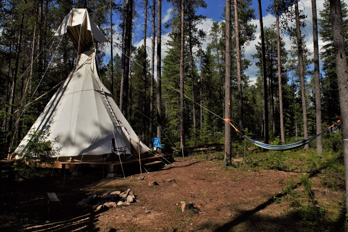冰川豪华露营印第安帐篷