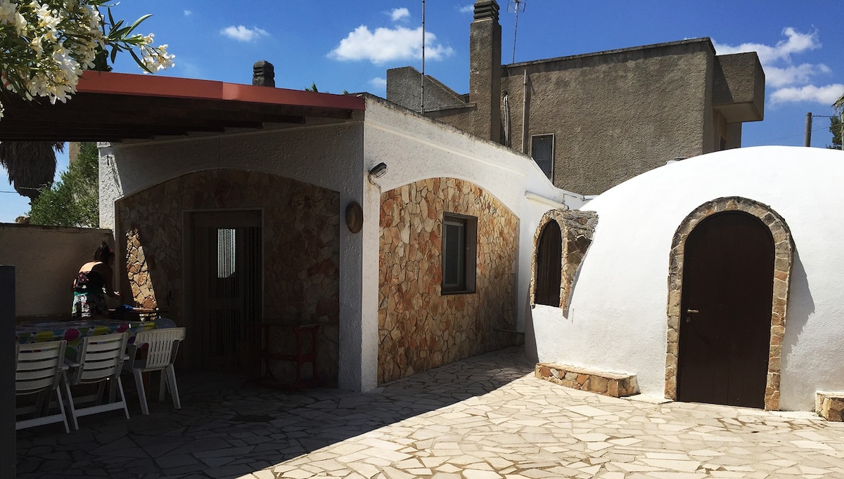 Trullo for 8 people 50 meters from the sea