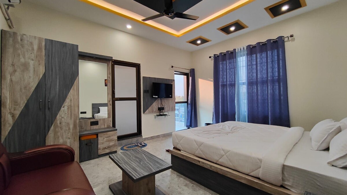 Luxury New Ac Rooms. @Rs4500