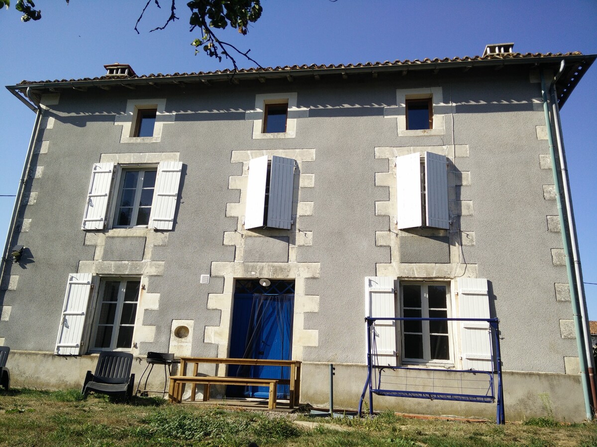 La Maison Bleue, NF Room 3