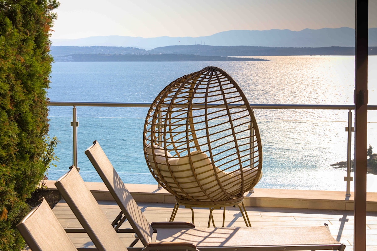 Breathtaking View & Private Pool in Cesme