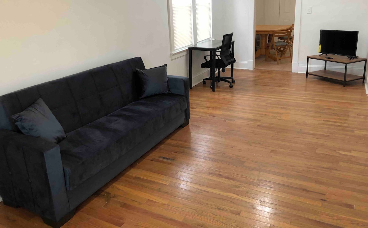 Private 2-bed house convenient to NYC bus/train