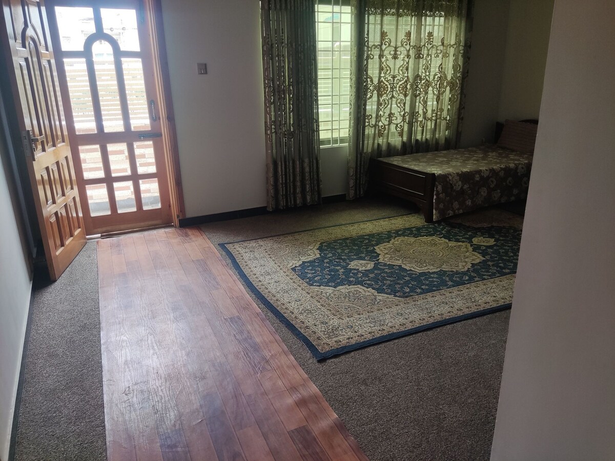 Two bedroom floor with living room + free  parking
