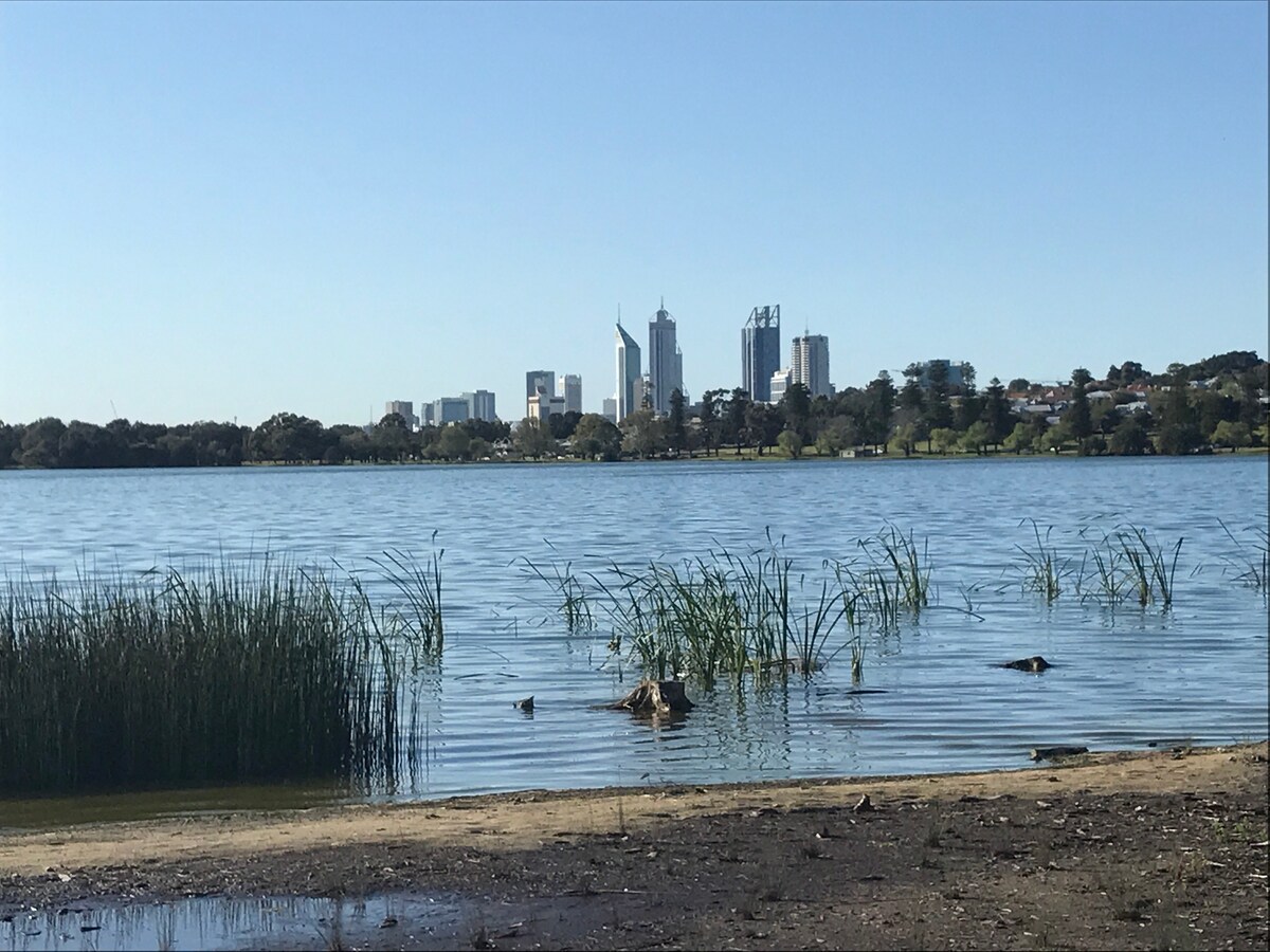 Shimmery Lake Views ， 3条火车线（含机场）