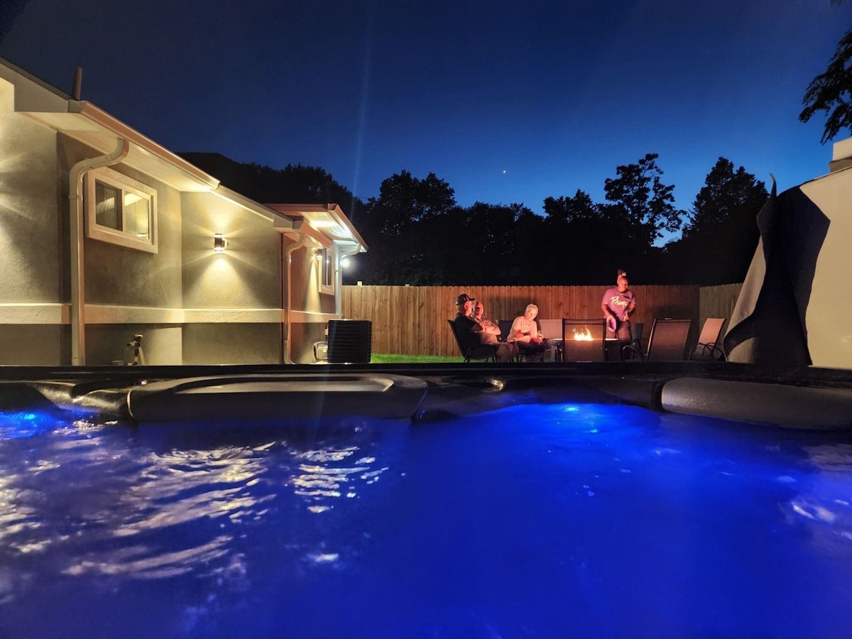 Ravishing 2 bed/1 bath W/Hottub BBQ & firepit