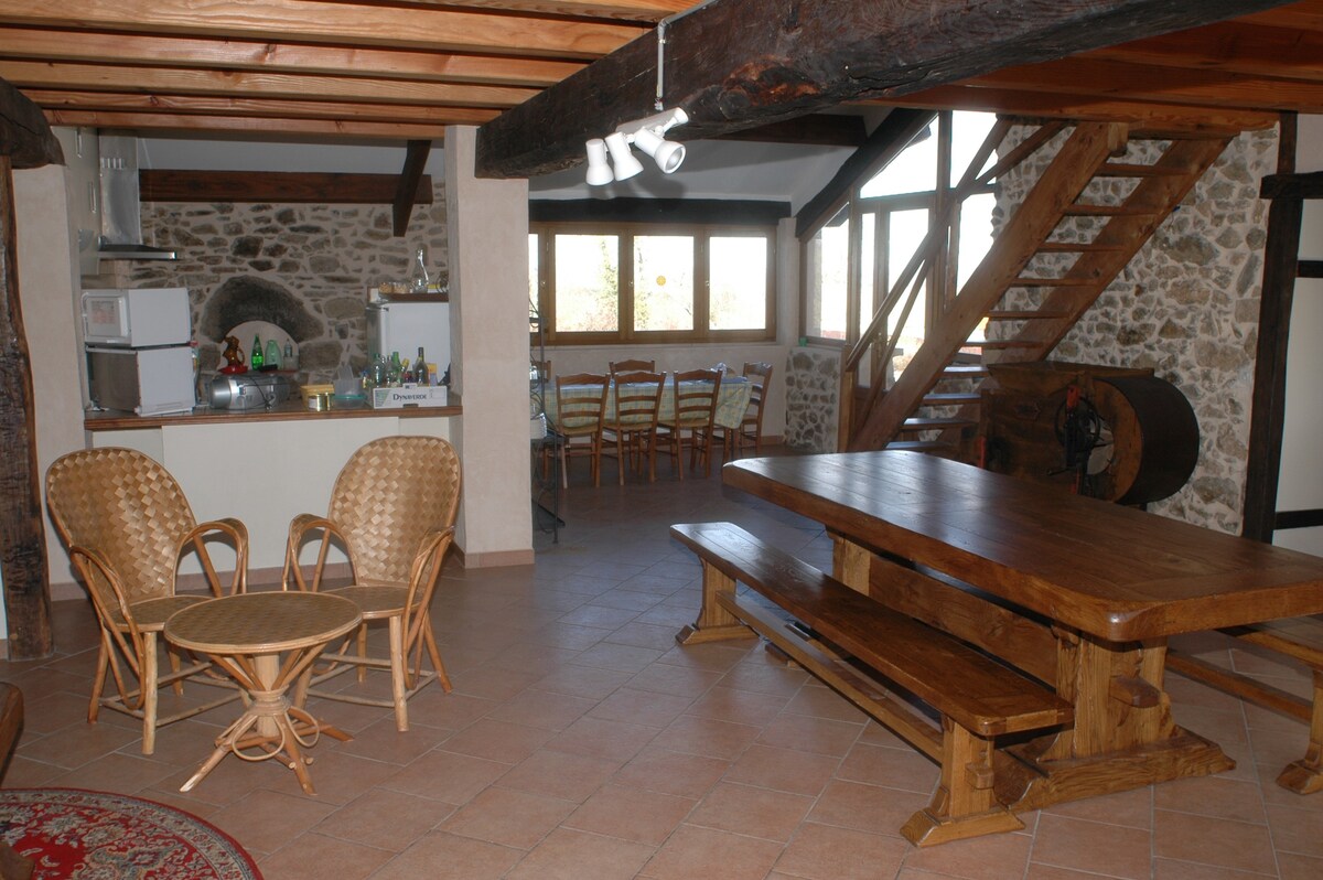 Maisons de vacances 15-20 pers/Dordogne/piscine