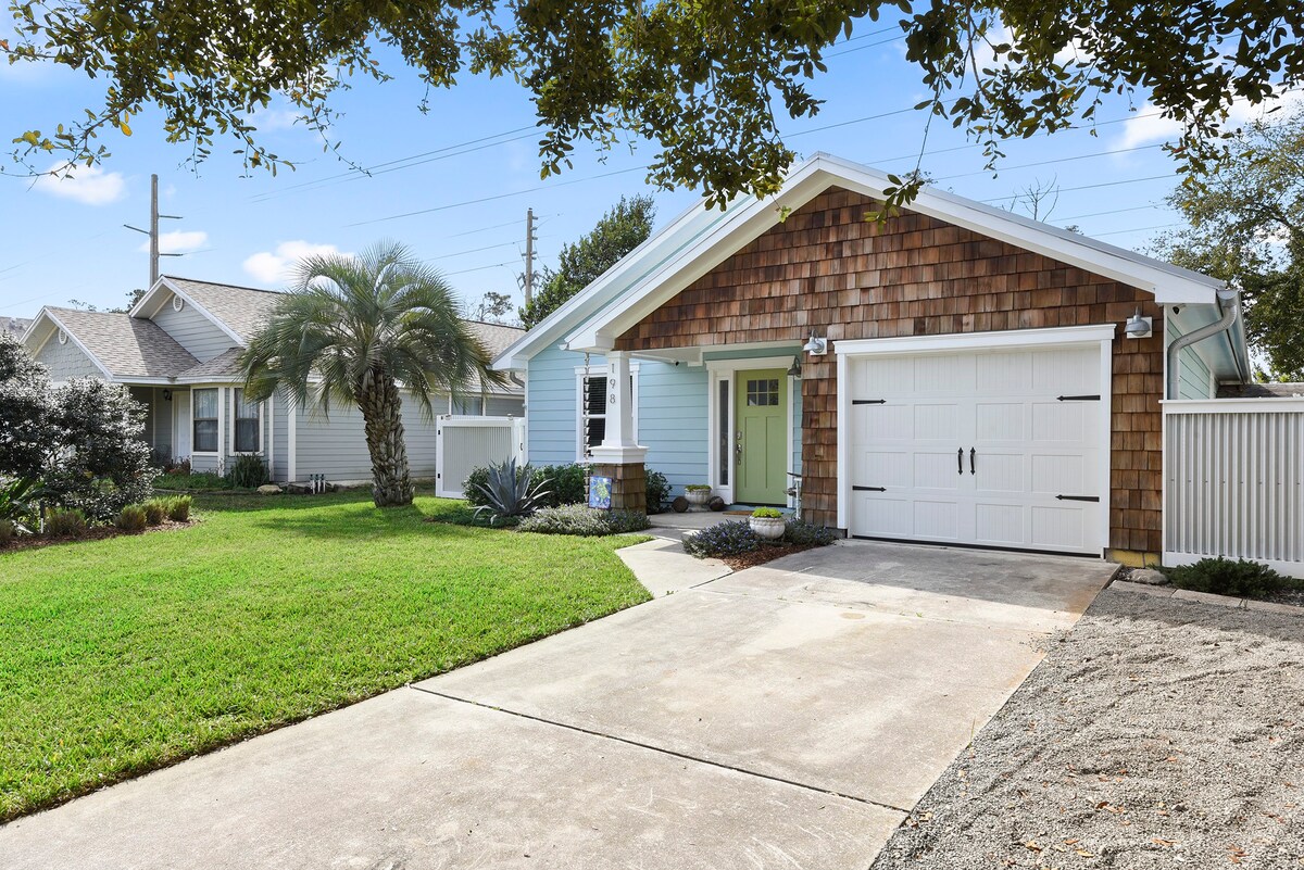 • Crooked Palm • Beach Cottage