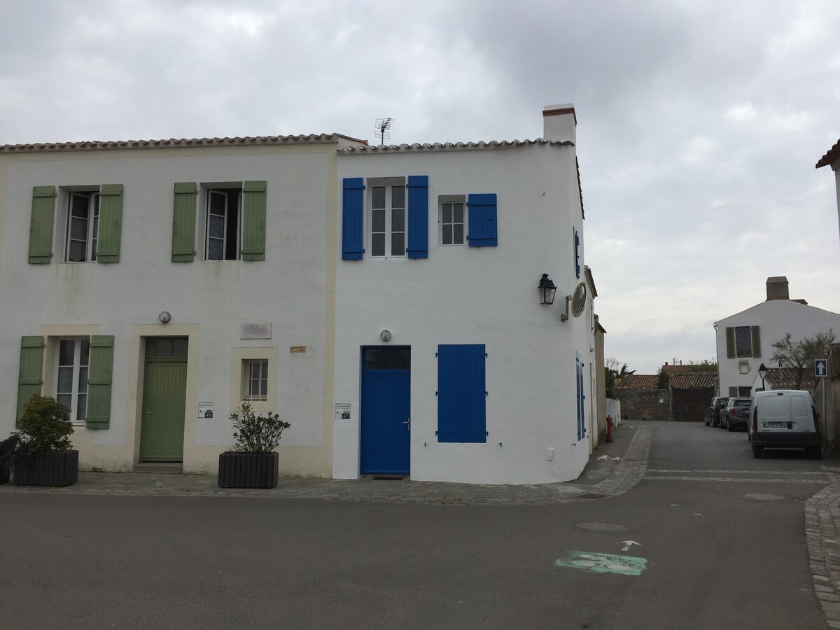 海滩商店附近的Maison Le Vieil Noirmoutier