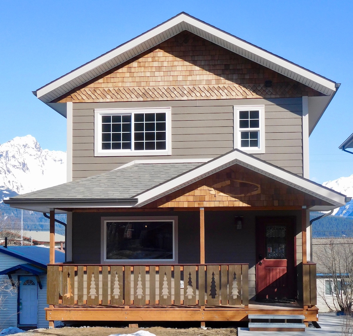 Seward Mountain View Lodging