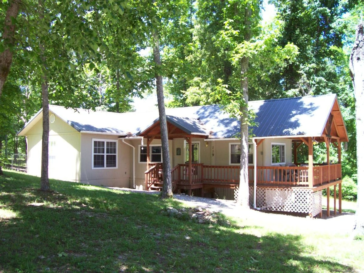 Affordable, Norfork Lake View Home-Walk to Water!