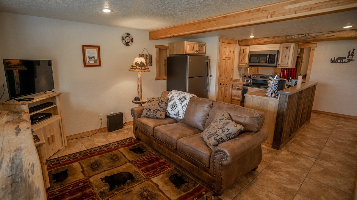 Legacy Lodge: Basement suite