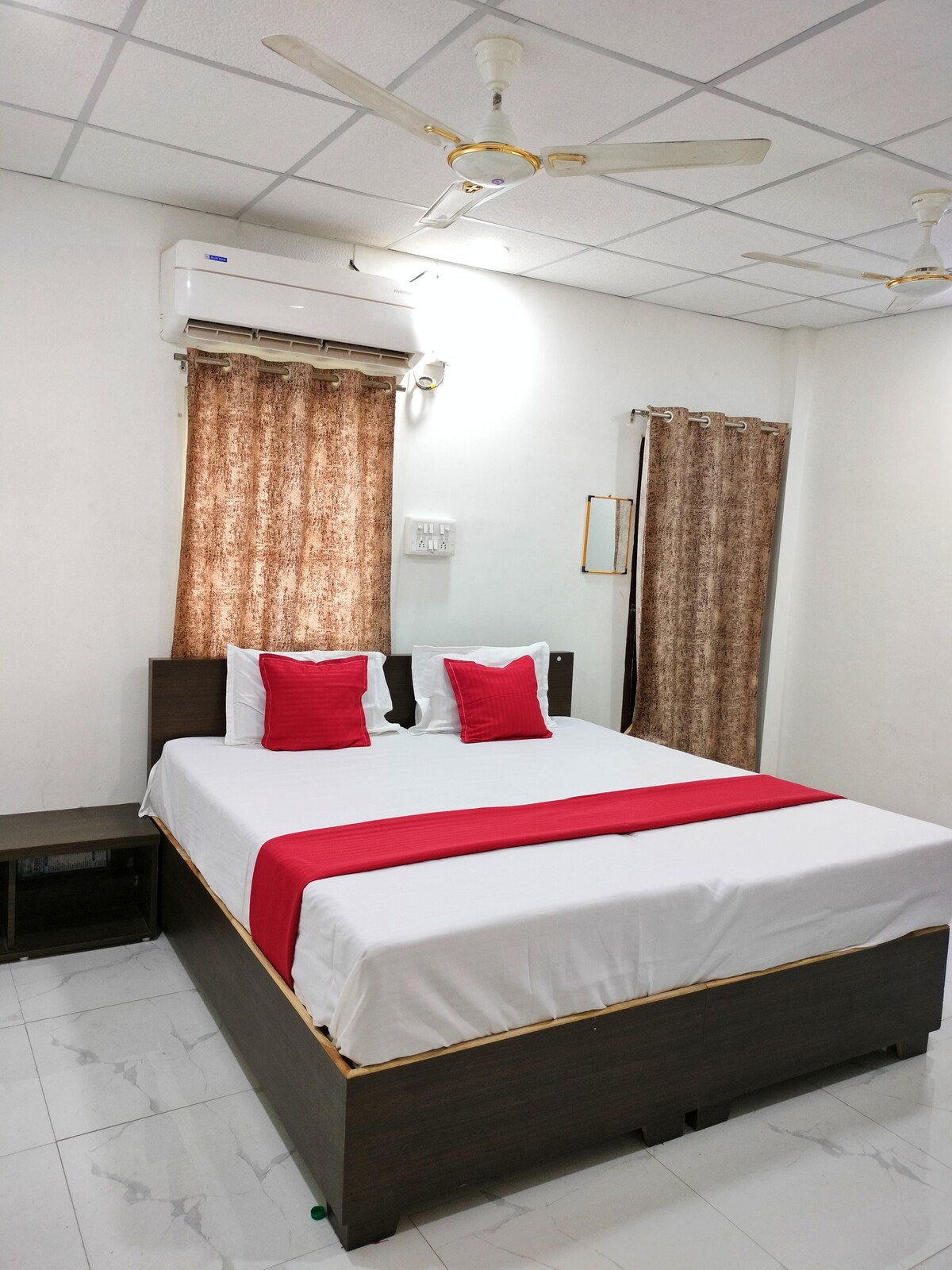 Hotel Raghav Mahakal .9826877762