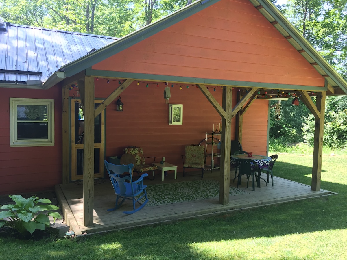 格林布里尔河（ Greenbrier River ）附近的迷人小屋