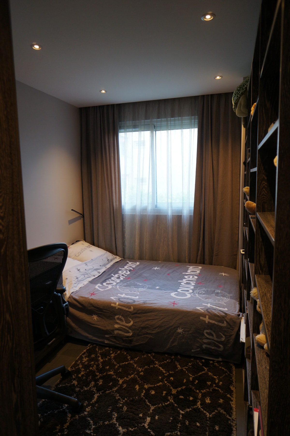 位于巴黎现代公寓的舒适安静卧室