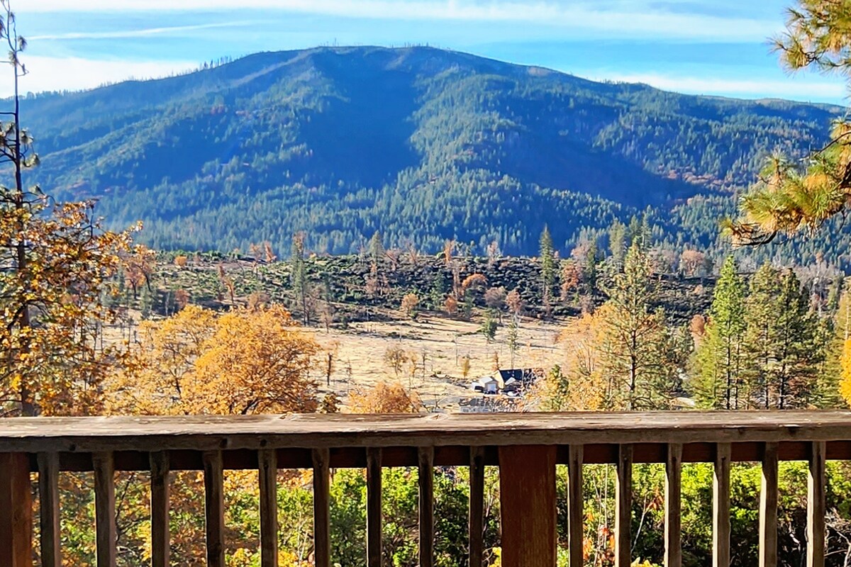 Cozy Guesthouse with Deck and Mountain Views!