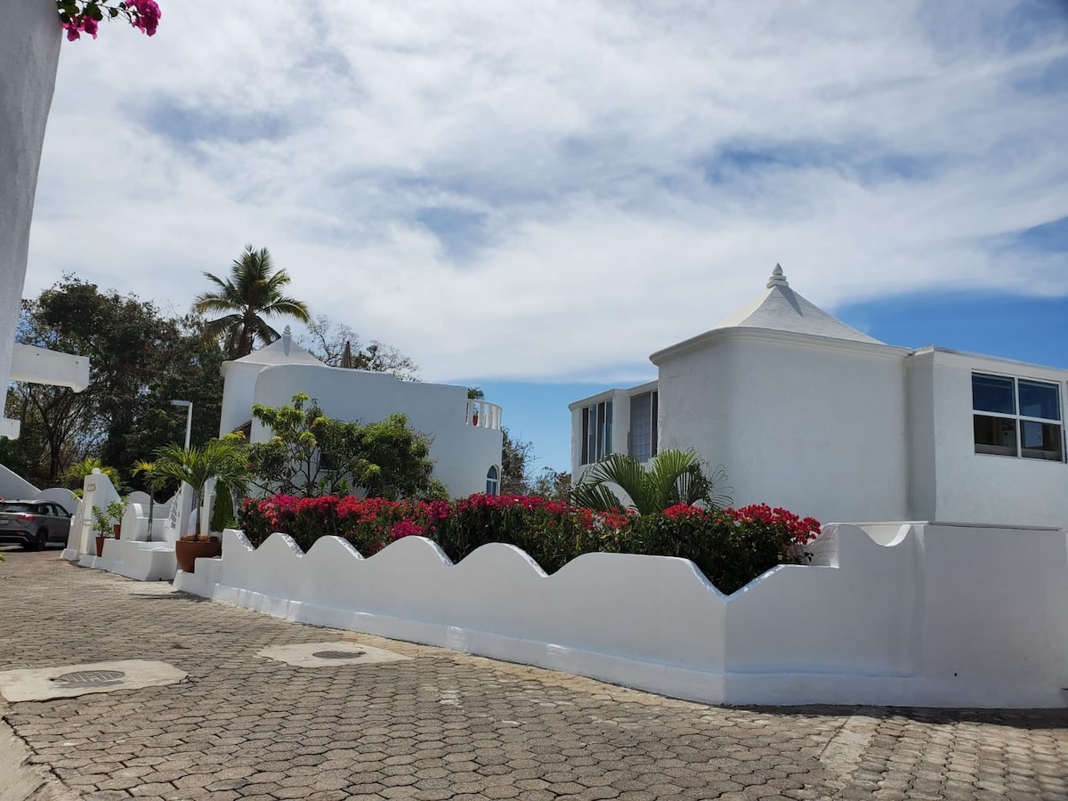 VillaDaris Con Piscina y Hermosa Vista al Mar