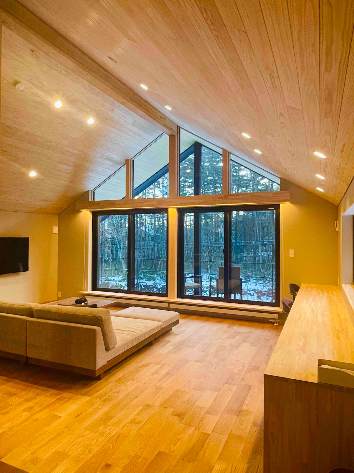 GoldenBell-Sauna,Spacious,Modern