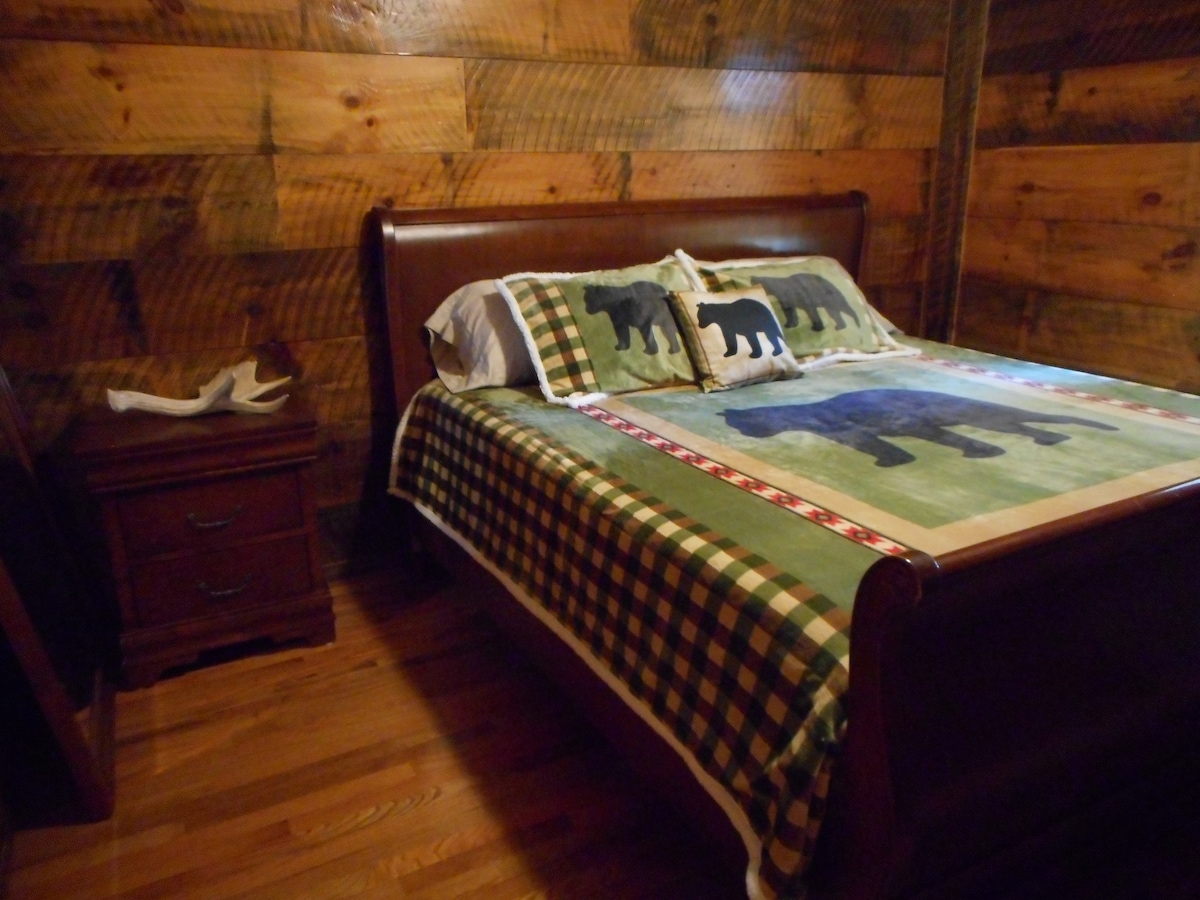 舒适的小木屋，可欣赏到特大双人床的壮丽景色
