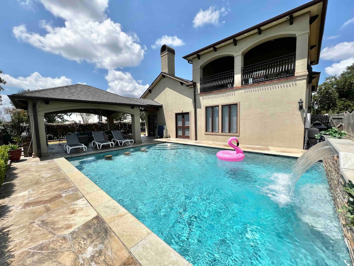 Luxury Oasis Heated Pool with game room