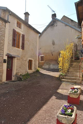 Aisy-sur-Armançon的民宿