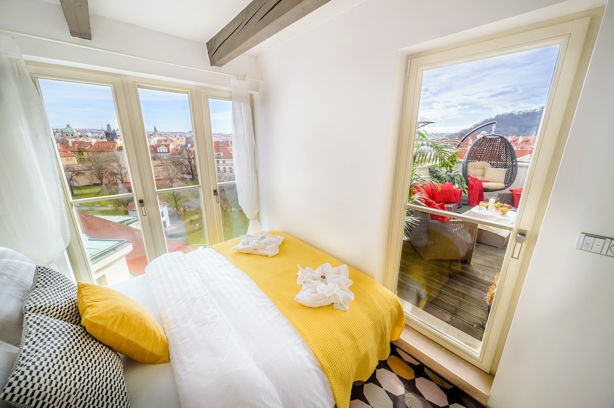 4BR+2BATH 5★PRESIDENTS by Prague Castle,V!EWS, A/C