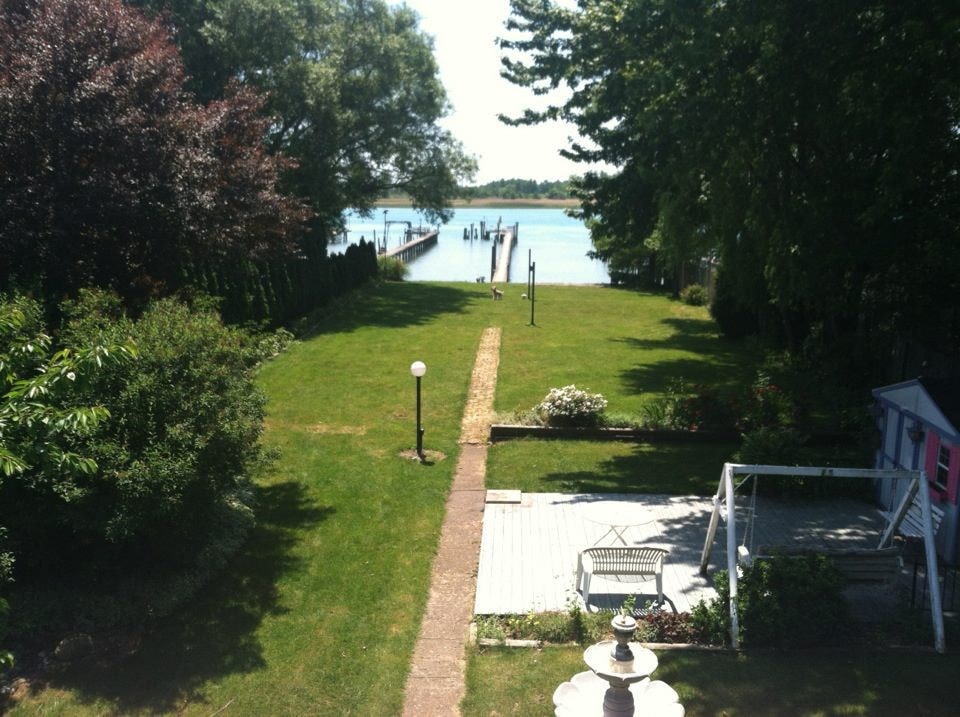 5 bedroom lakefront home! St. Clair