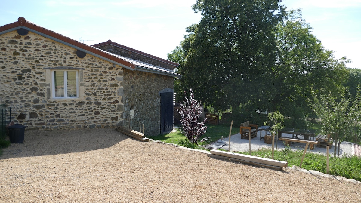 Grand Gîte en pierres pour 1 à 15 personnes