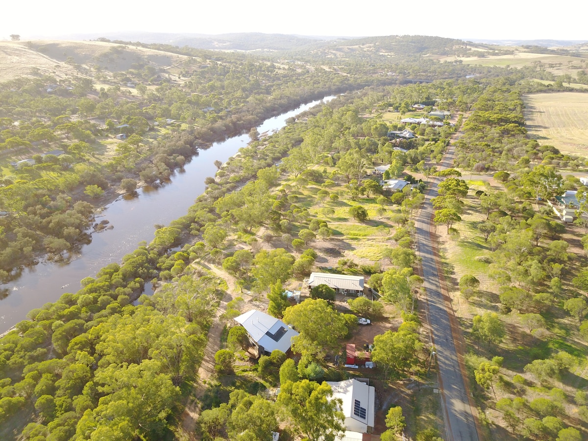 塔迪艺术小屋（ Toodyay Art Shack on Avon River ）