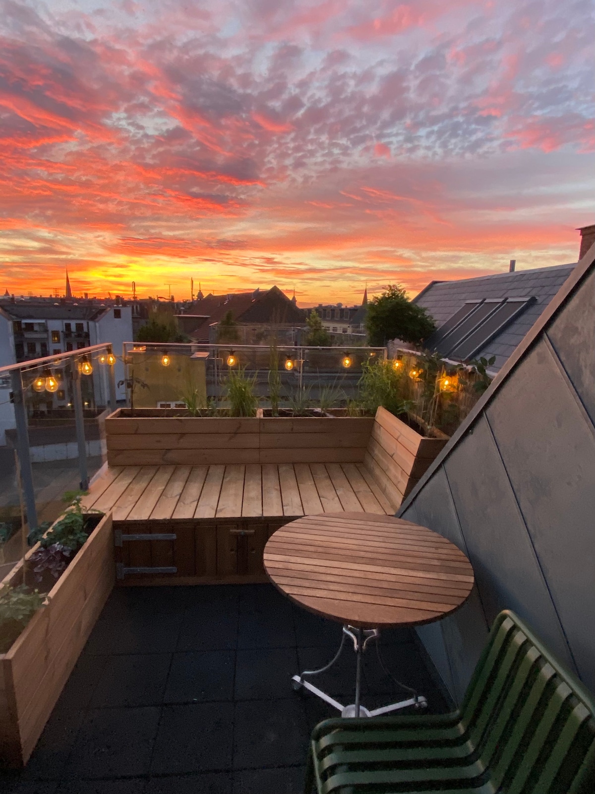 舒适的阁楼公寓，带阳光明媚的屋顶露台。