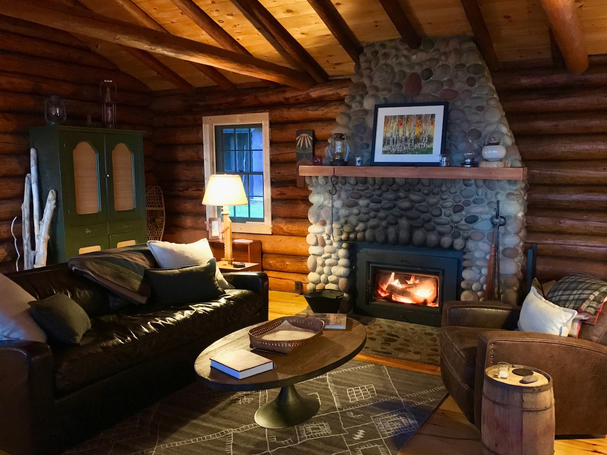 Storybook Northwoods Log Cabin on Lake Superior