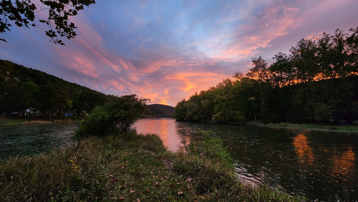 Allegheny River Island Cabin and Treehouse