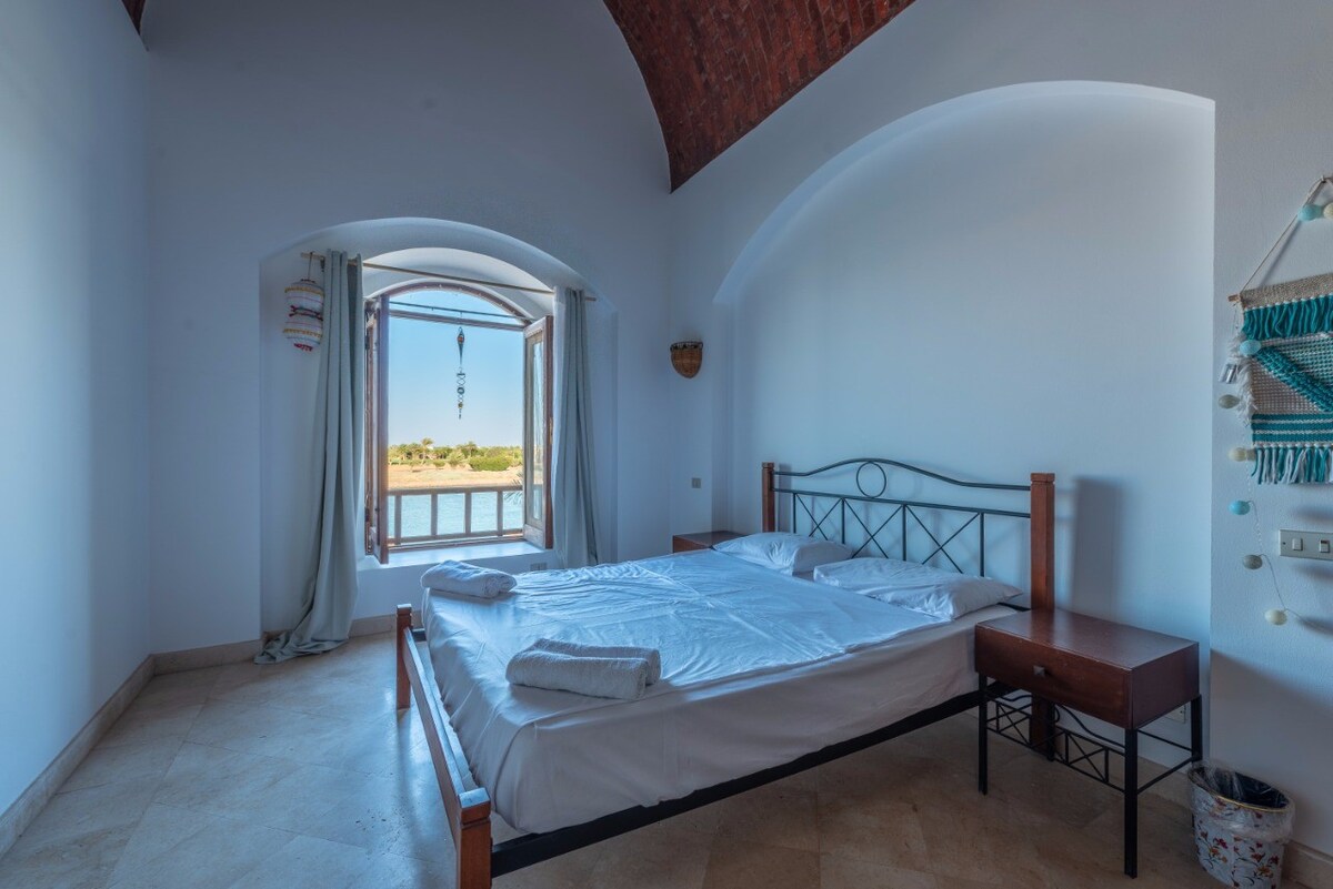 Gouna West Golf的泻湖景观1卧室公寓