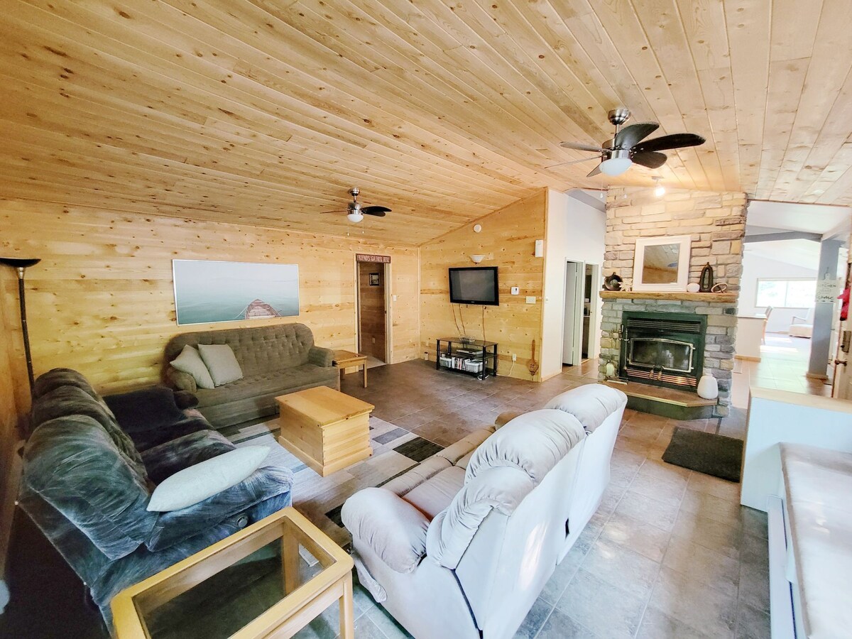 Come and relax Spacious Cabin Star Lake Whiteshell