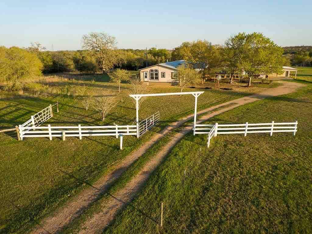 Hilltop Hideaway near Round Top, TX