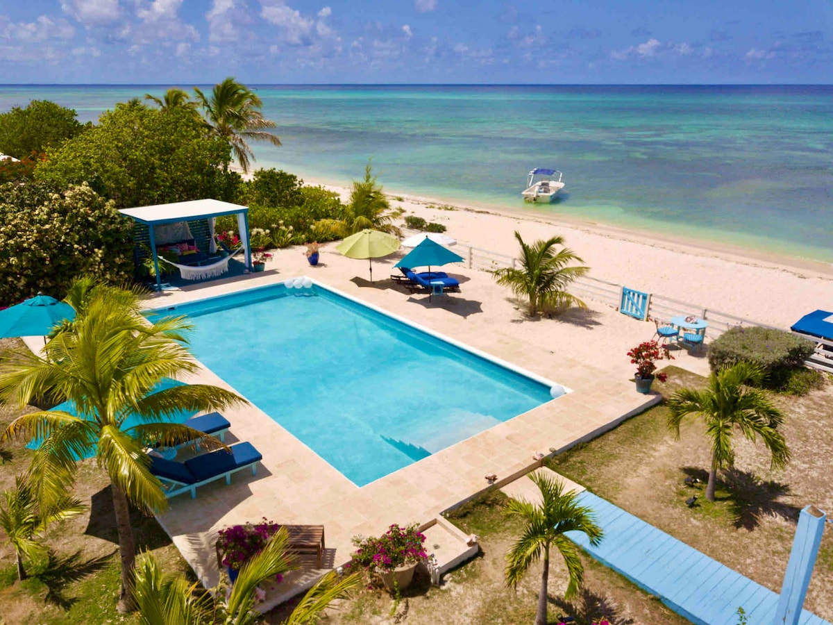 Azul别墅-海滩前面设有大型私人泳池。