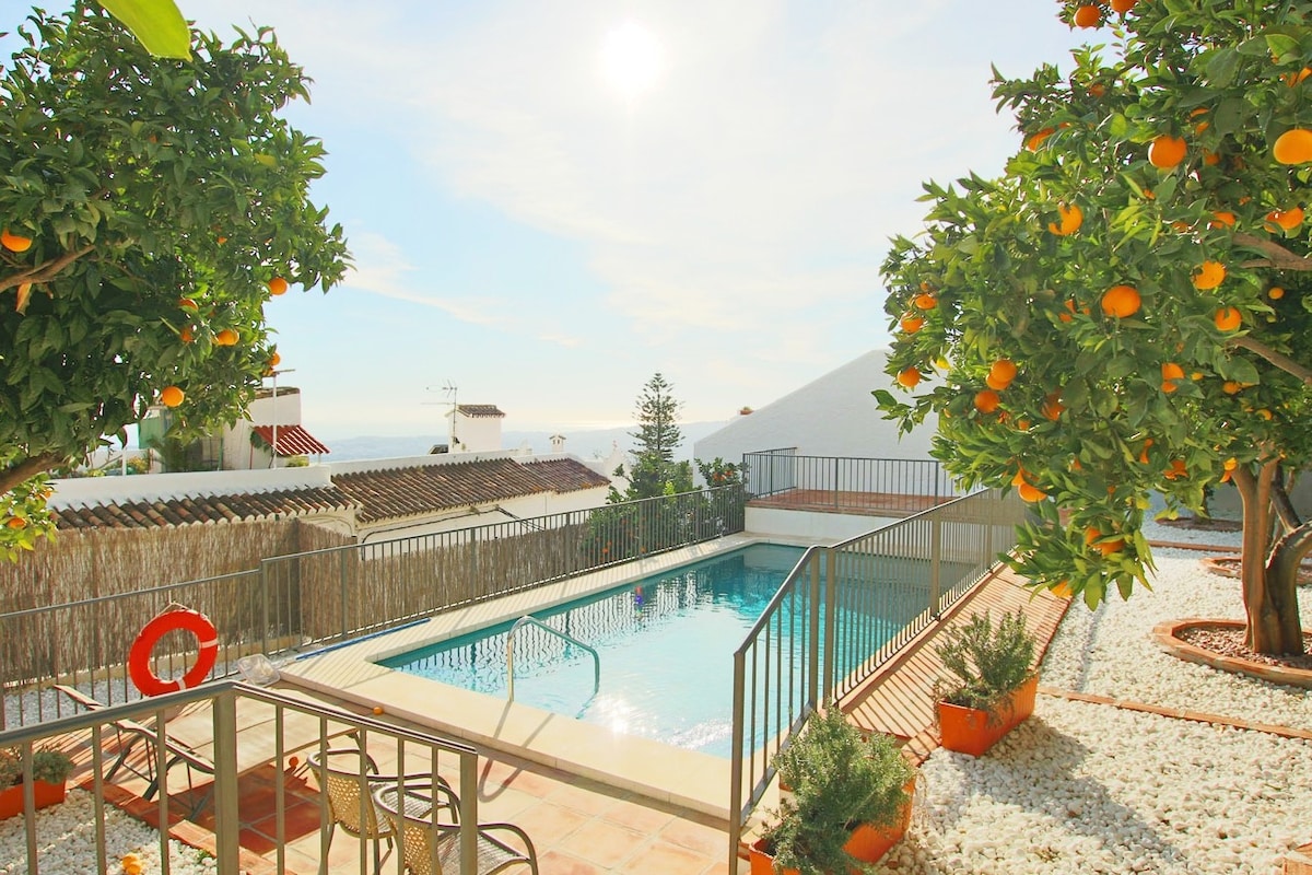 4卧室安达卢西亚顶层公寓，带泳池和壮丽景色