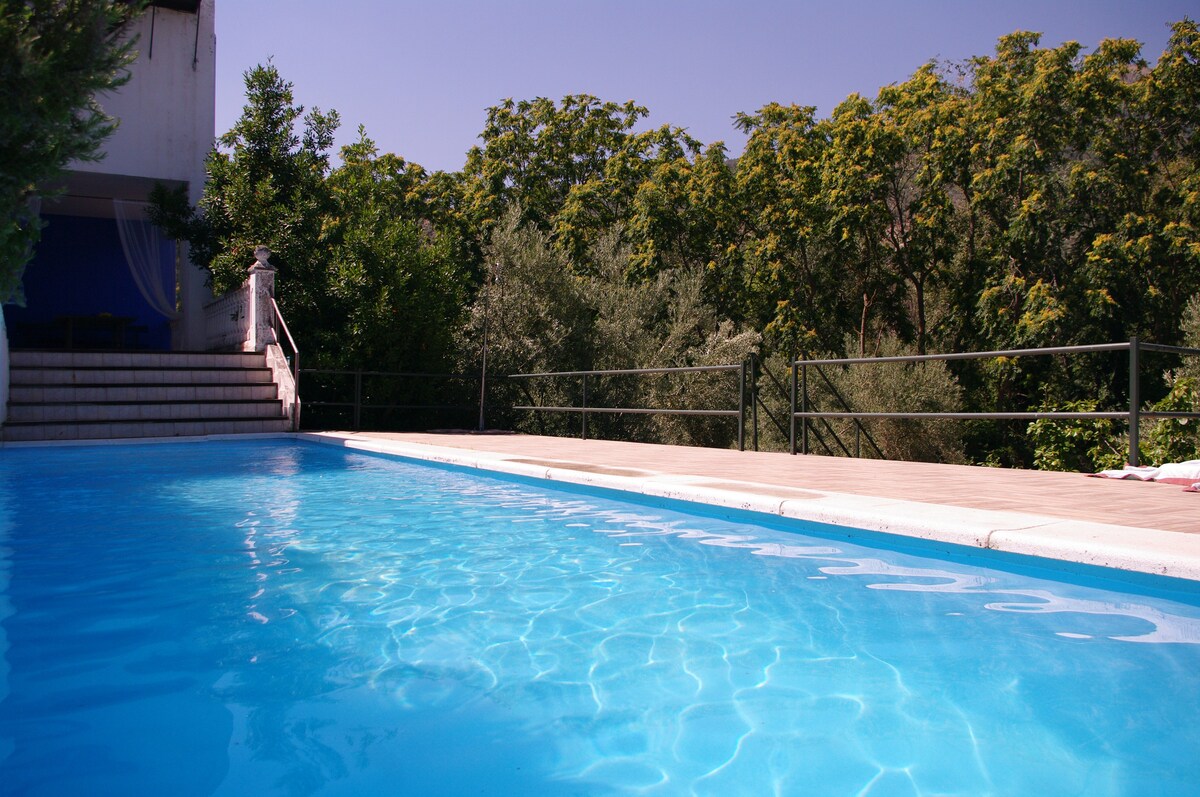 Villa with pool surrounded with mountains views