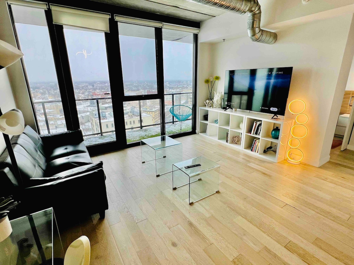 17th floor Ultra Modern downtown condo