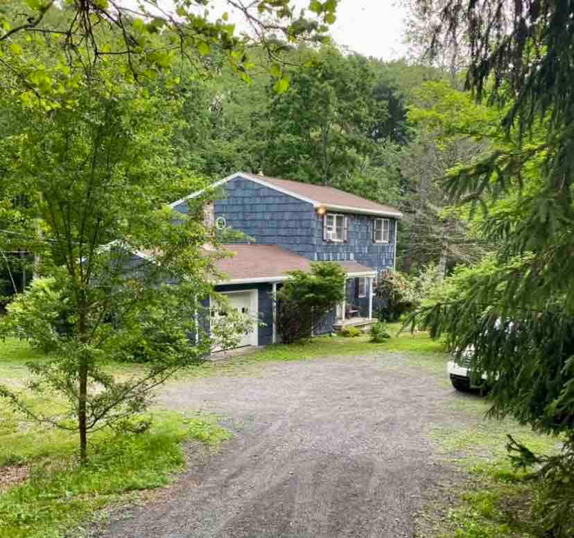 Serenity on Stony Kill: 3BR Creek Front Cottage