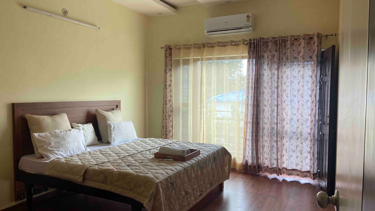 SunsetView 3BHK- by Candlelit
