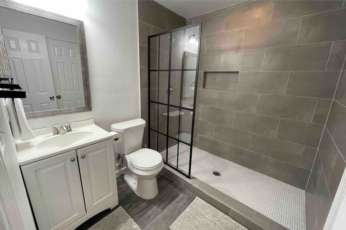 Lake Highlands Suite - Private Entry & Bathroom