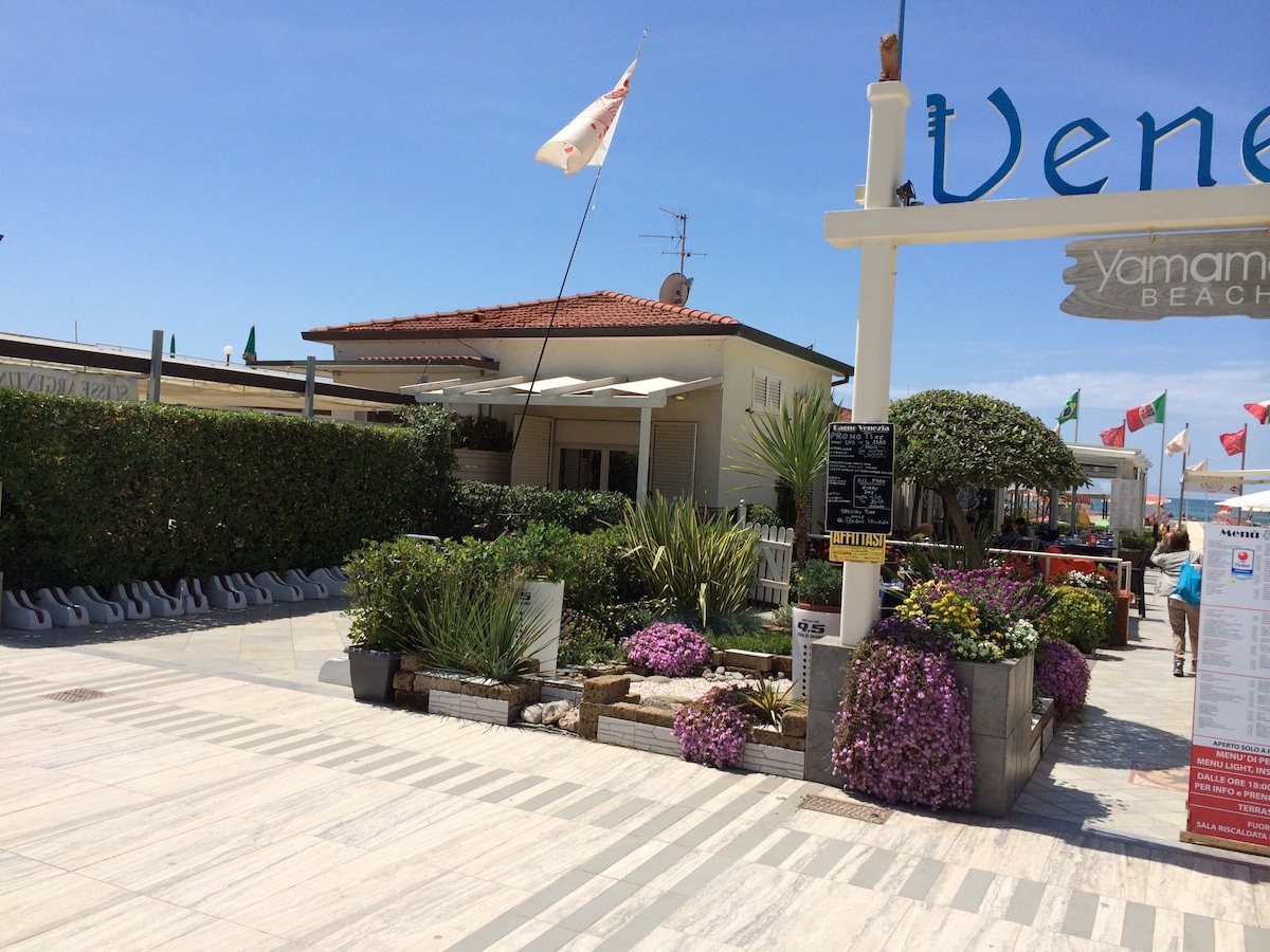房源位于利多迪卡迈奥尔海滩（ Lido di Camaiore beach ）